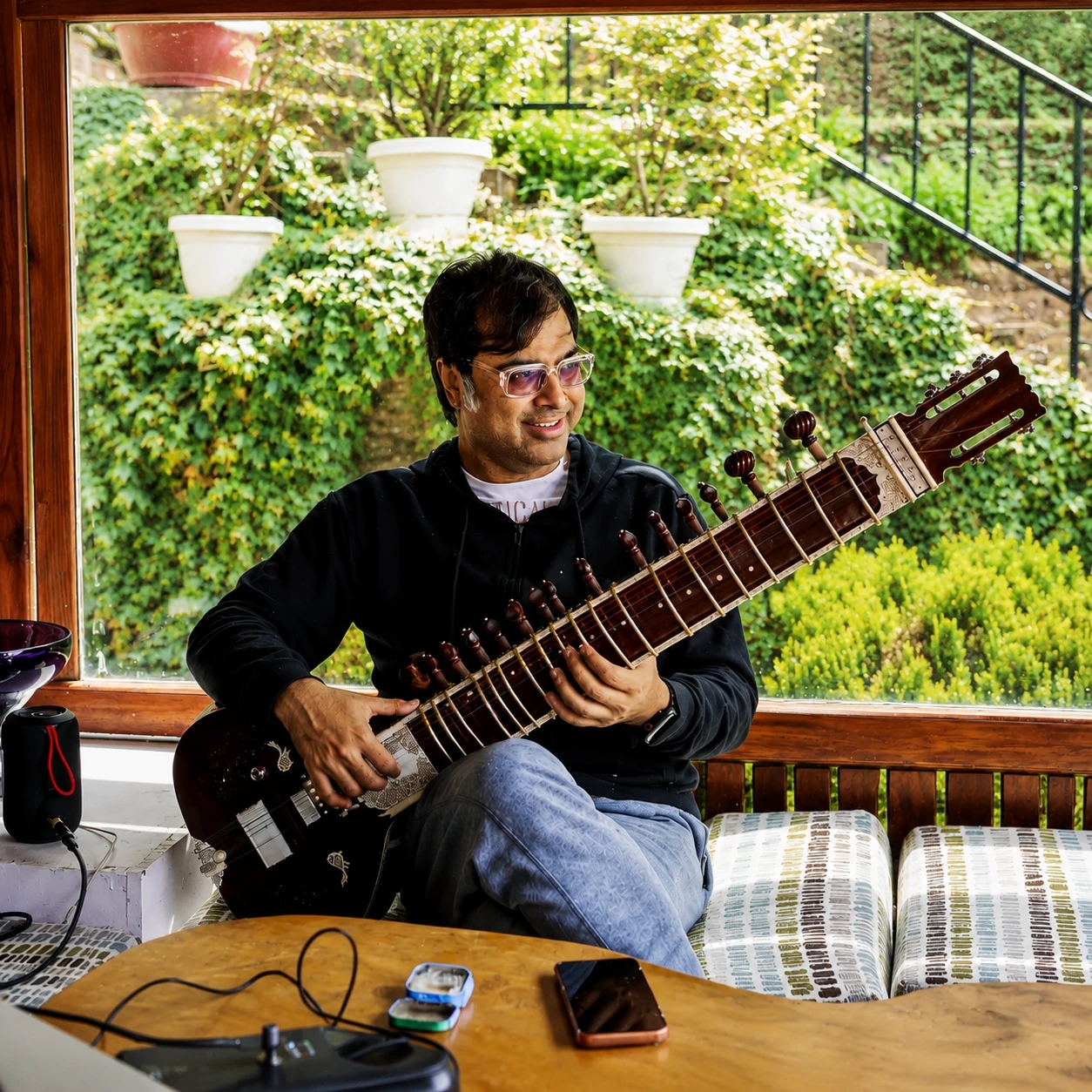 Purbayan Chatterjee performing sitar
