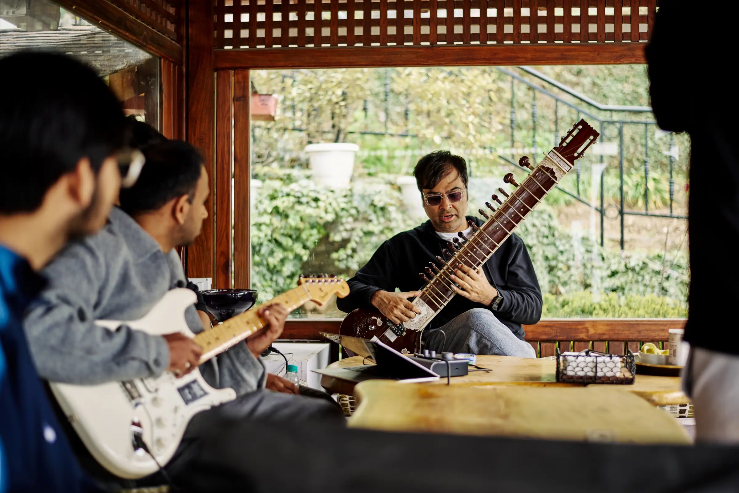 Purbayan Chatterjee and Rakesh Chaurasia performing